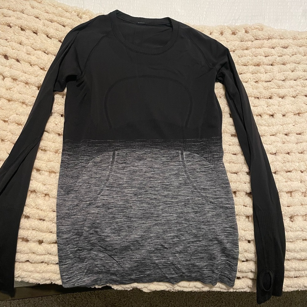 Lululemon long sleeve athletic shirt